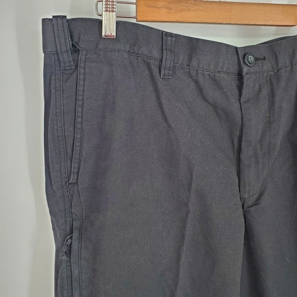 Dockers D3 Classic Fit Size 42x32 Mens Pleated Signature Khaki Pants Black - Picture 5 of 9